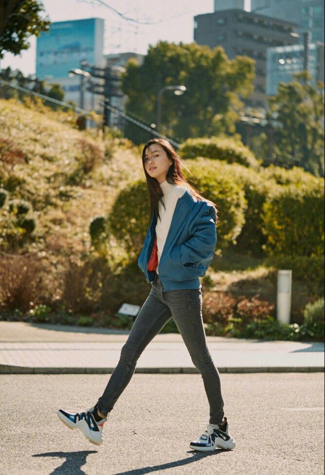 LV推出新款老爹鞋,古力娜扎李宇春完美演绎