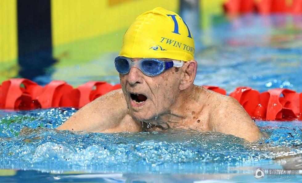 别拿年龄当借口80岁90岁的他们玩铁三游泳破纪录