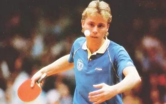 佩尔森现身为世乒赛各国抽签:曾经的乒坛王者