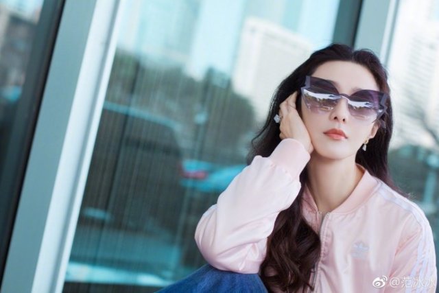 今年除了不变的戏约,商演,广告代言之外,还有最重要的两件人生大事要