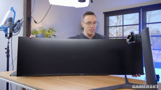 用32比9的超长带鱼屏显示器玩绝地求生是什么