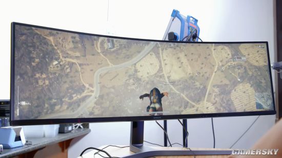 用32比9的超长带鱼屏显示器玩绝地求生是什么