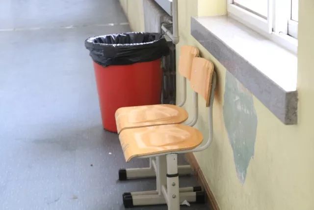 已识乾坤大,犹怜草木青。