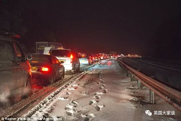 暴雪坑惨英国,1300万人用水告急,超市没货卖,面