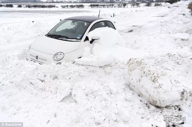 暴雪坑惨英国,1300万人用水告急,超市没货卖,面