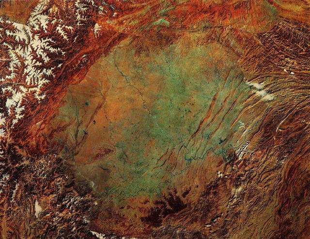 6500万年前导致恐龙灭绝的那颗陨石，撞击地球形成了四川盆地？