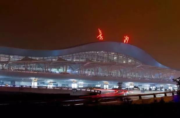 用土夯起来的机场不会地基不稳吧……赤峰土城子机场:取名缘由:珠海