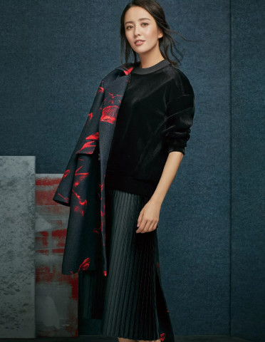 她被导演谩骂不够格当演员,完美逆袭成赢家,33岁美得不像话