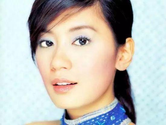 她为父还债辍学拍戏,给前夫2600万只为离婚,44岁依旧少女!