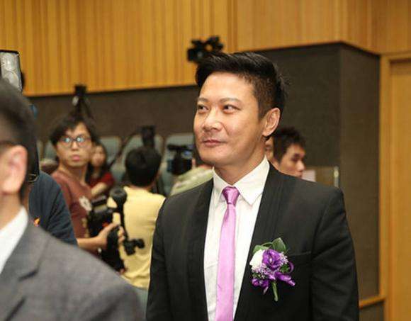 是上世纪90年代风靡一时的《古惑仔》系列里,洪兴社的大头仔杨添?