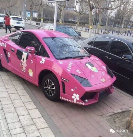 自近日报道了大奔版的老年代步车后,又收到网友见过的很多版本的