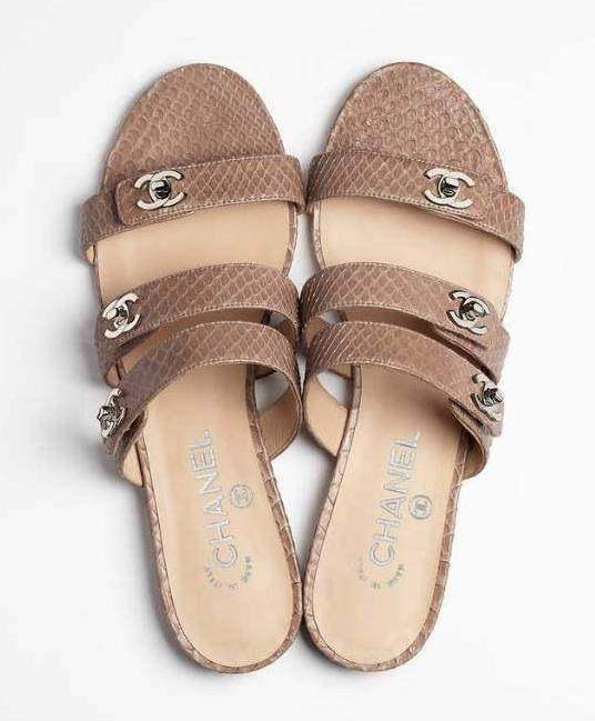 有种"高攀不起"叫香奈儿的水晶鞋,价格高达4千,看清款式:中国大妈笑了