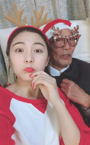 87岁爷爷与孙女拍婚纱照,网友:爷爷在我婚礼的后一天去世了