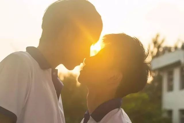 好朋友变成了恋人,是一种怎样的体验?