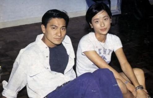 下了刘一舟等人,才对他另眼相看,之后对他萌生情愫,其扮演者是徐濠萦