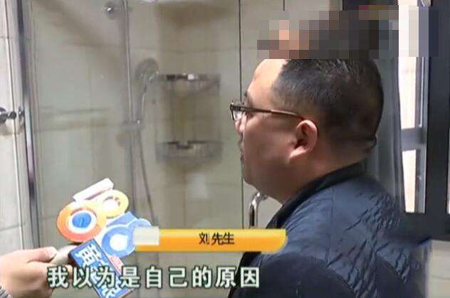 男子花万元买的TOTO马桶冲不干净 售后:对准