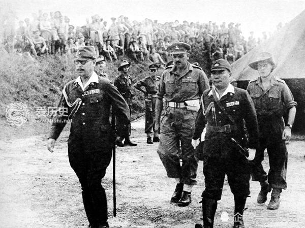 递刀投降的日本南方军忍饥挨饿如牲口般张嘴接受检查