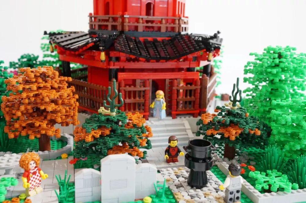 丹麦小伙耗时10年用乐高搭"迷你城",中国小伙用50万块乐高搭故宫!