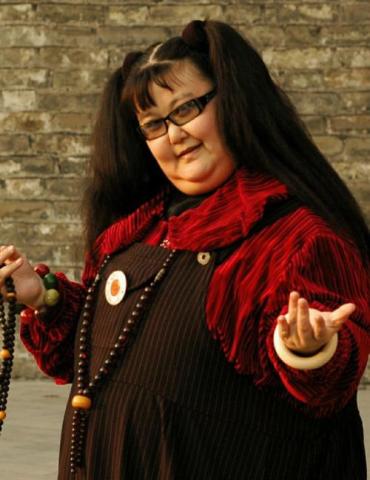 在电视剧《隋唐英雄传》中,她饰演泼辣程咬金夫人裴翠云.