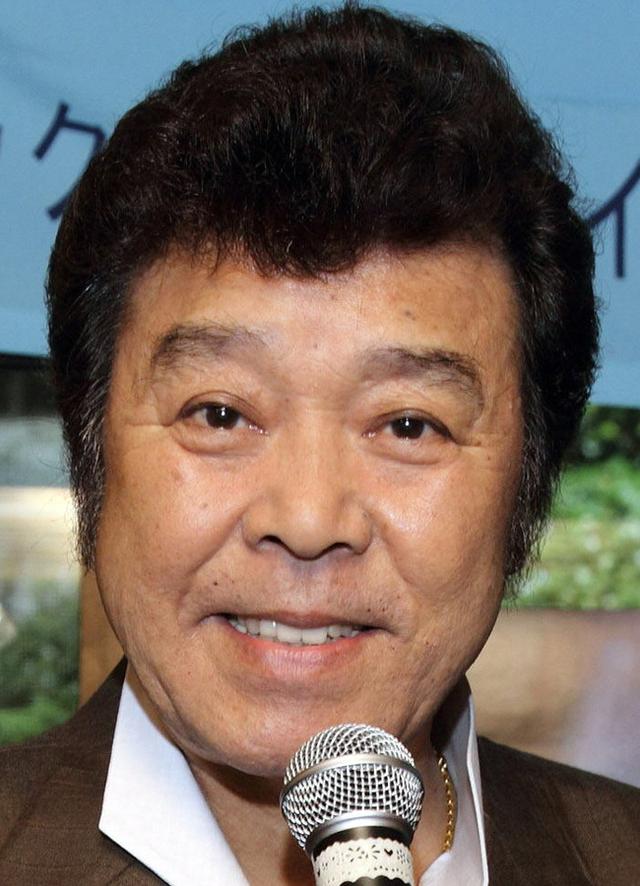 72岁日本男歌手第一次结婚 妻子比他小31岁