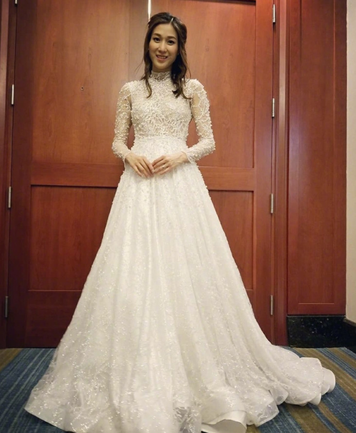 在《随时候命》中第二女主角就是由她饰演的,因为该剧她获得了星辉