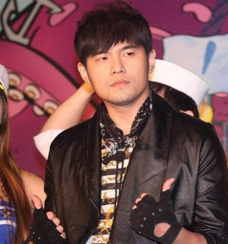 周杰伦地表最强香港演唱会,后台群星花篮谢霆