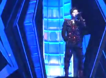 周杰伦地表最强香港演唱会,后台群星花篮谢霆