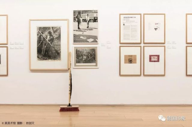 从油脂椅走向大舞台:沪上博伊斯展