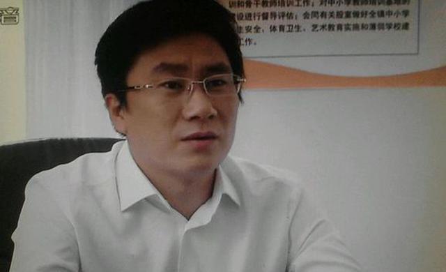 《乡村爱情》谢广坤的窝囊女婿,10年小人物成总导演,娶混血娇妻,妻子