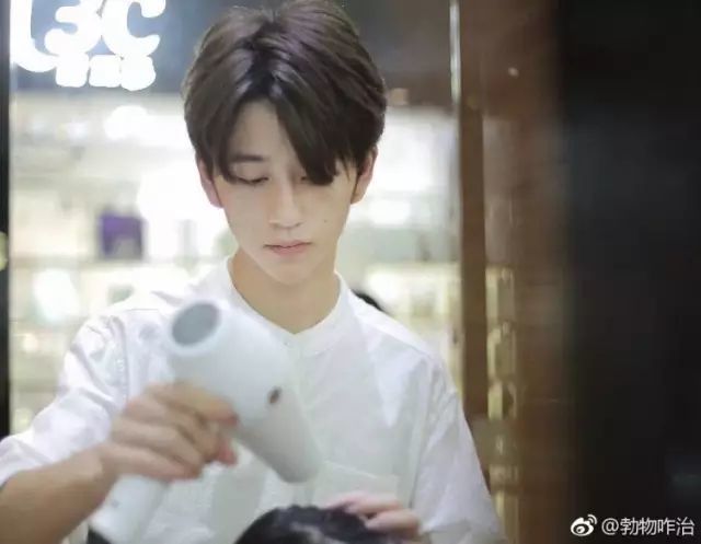 网红|行行好吧，别把他拖进娱乐圈