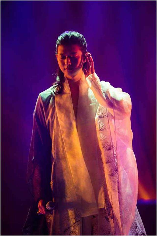 霍尊仙系《小草》听到耳朵怀孕,华晨宇都被折服了