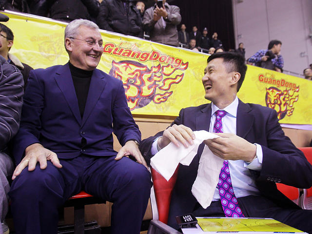 CBA官网再闹乌龙:广东主教练一栏竟写成杜锋