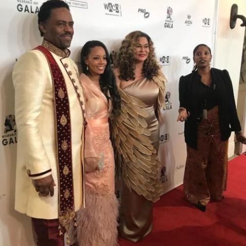 blue ivy又一次和妈妈碧昂丝变成全场时尚焦点,还豪掷12万竞争拍卖品