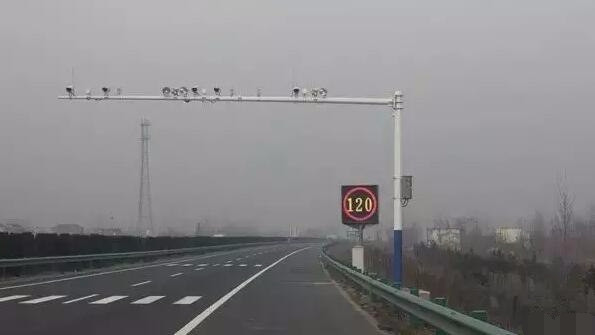 奔驰狂奔事件,大家的方向都错了,原来是这样