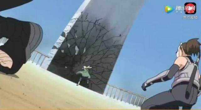 《火影忍者》卡卡西之死直接激怒了纲手,一拳