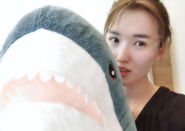 冰壶美女麻敬宜晒大鲨鱼:大家好,我叫大鹅