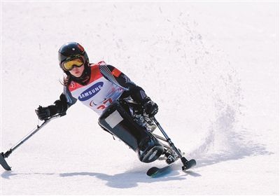 刘思彤滑雪运动员图片