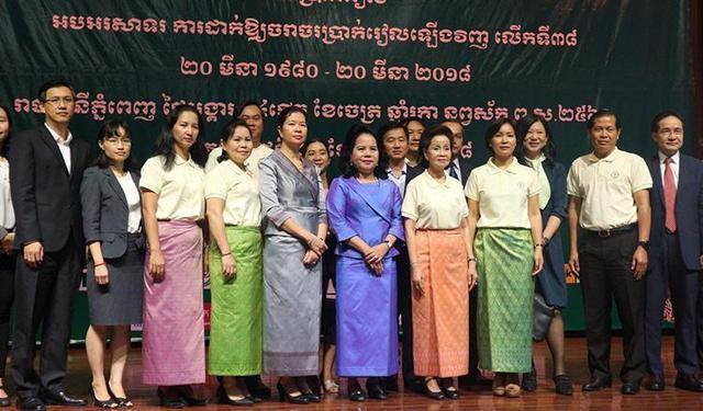 么流通的?听听柬国行行长为什么要去美元化!