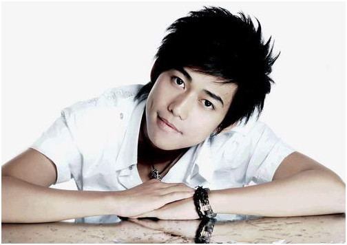 由选秀出身的蔡依林在一开始就被吴大卫夫妇相中,被定为在"少男杀手