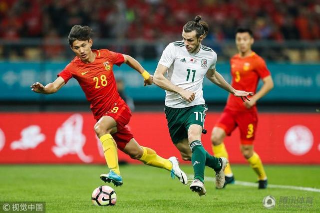 国足备战26人全部到齐 王燊超复出跟队训练