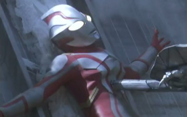 奥特曼惨烈的战斗,这6个奥特曼:我们被刺穿了