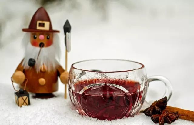 服务员,给我来一杯82年的拉菲