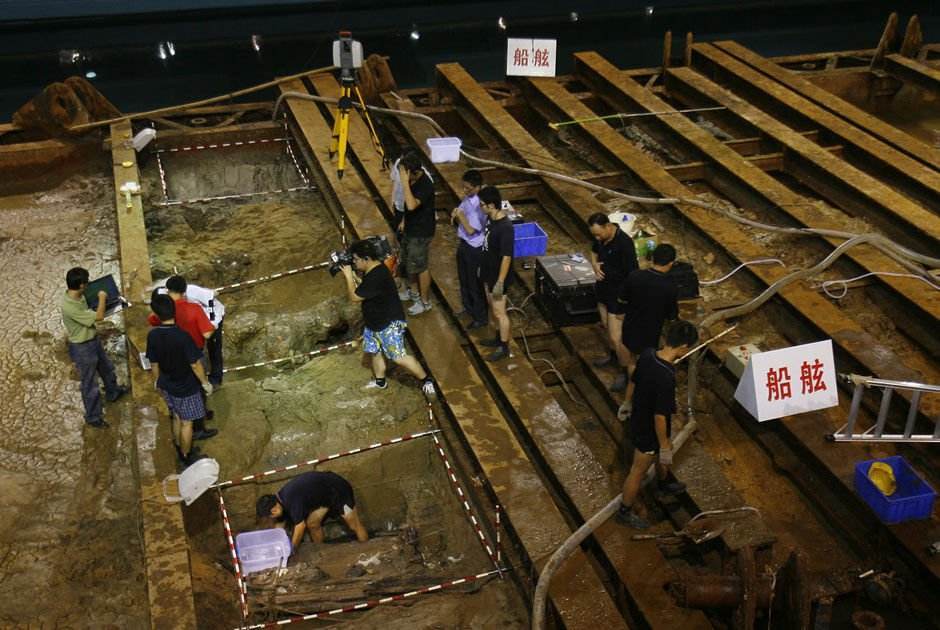 我国一艘沉没于印尼勿里洞岛海域的唐代沉船"黑石号"就被德国一家打捞