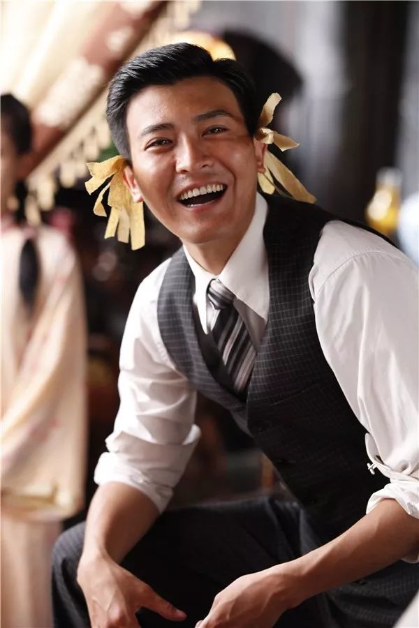 在电视剧《利箭纵横》中,杨铮就挑战了反派角色赵金贵,虽然演的是坏人