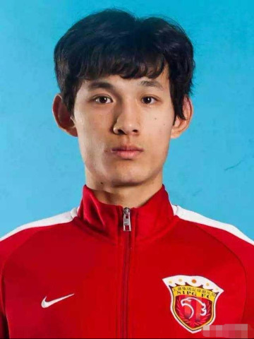 国足后卫"王燊超停球"五米远传给对手上热搜,你是怎么看的