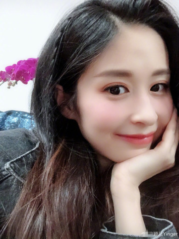 颖儿产后晒自拍,脸上苹果肌大了长胖不少,但却比孕前更漂亮!