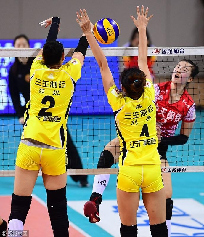 高清:江苏女排斩获联赛季军 袁心玥倒地救球