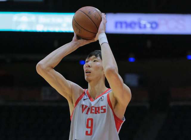 周琦送4分5篮板2封盖 毒蛇负蓝色队连胜结束