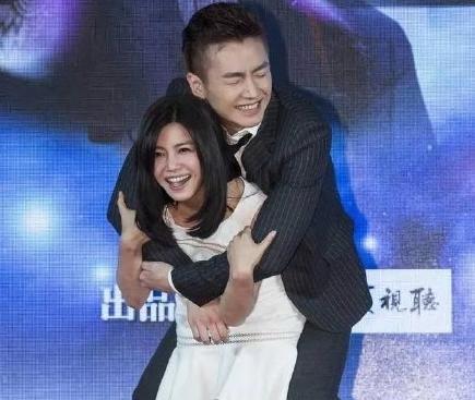 陈妍希出轨实锤? 陈晓颁奖礼消沉阴暗不修边幅