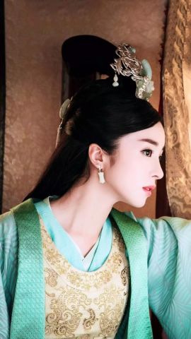 娱记说:王丽坤恋情真假?胡一天争抢资源?唐人